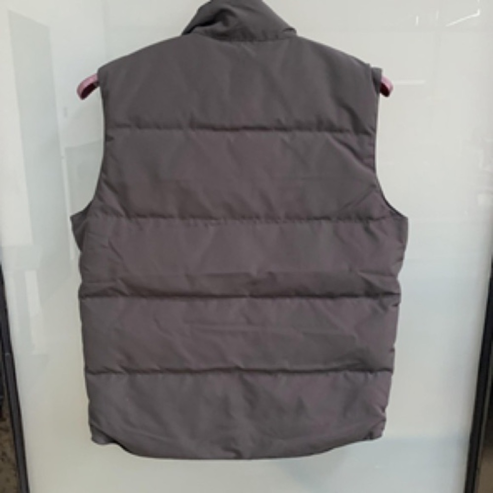 Canada Goose dark grey down vest - Picture 8 of 8